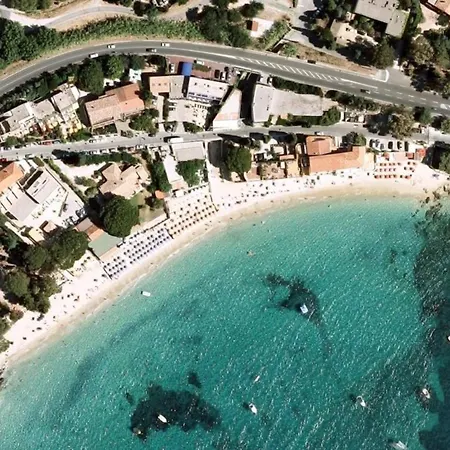 Avec Terrasse Et Parking, A 250 M De La D'aiguebelle, - Fr-1-251-187 * Le Lavandou