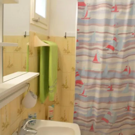 Avec Terrasse Et Parking, A 250 M De La D'aiguebelle, - Fr-1-251-187 Apartamento