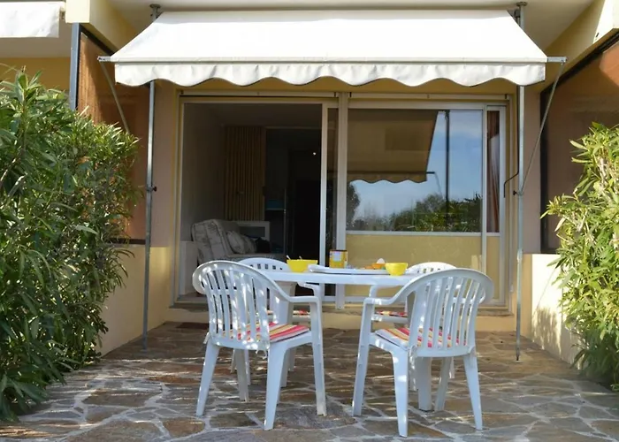 Avec Terrasse Et Parking, A 250 M De La D'aiguebelle, - Fr-1-251-187 * Le Lavandou